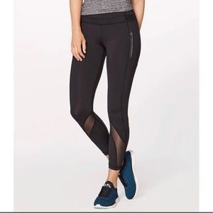 Lululemon Women’s Leggings Inspire Tight II Womens Size 4 Black Zipper Pockets.